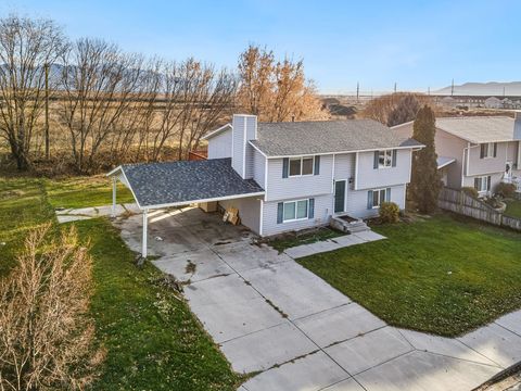 Tiny photo for 393 LAKEWOOD DR, Provo, UT 84601 (MLS # 2126632)