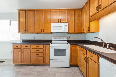 Tiny photo for 393 LAKEWOOD DR, Provo, UT 84601 (MLS # 2126632)