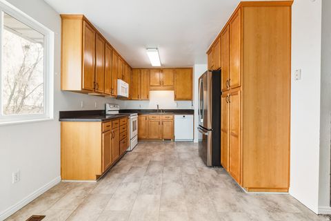 Tiny photo for 393 LAKEWOOD DR, Provo, UT 84601 (MLS # 2126632)