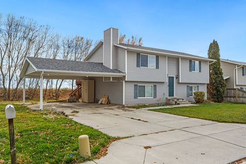 Tiny photo for 393 LAKEWOOD DR, Provo, UT 84601 (MLS # 2126632)