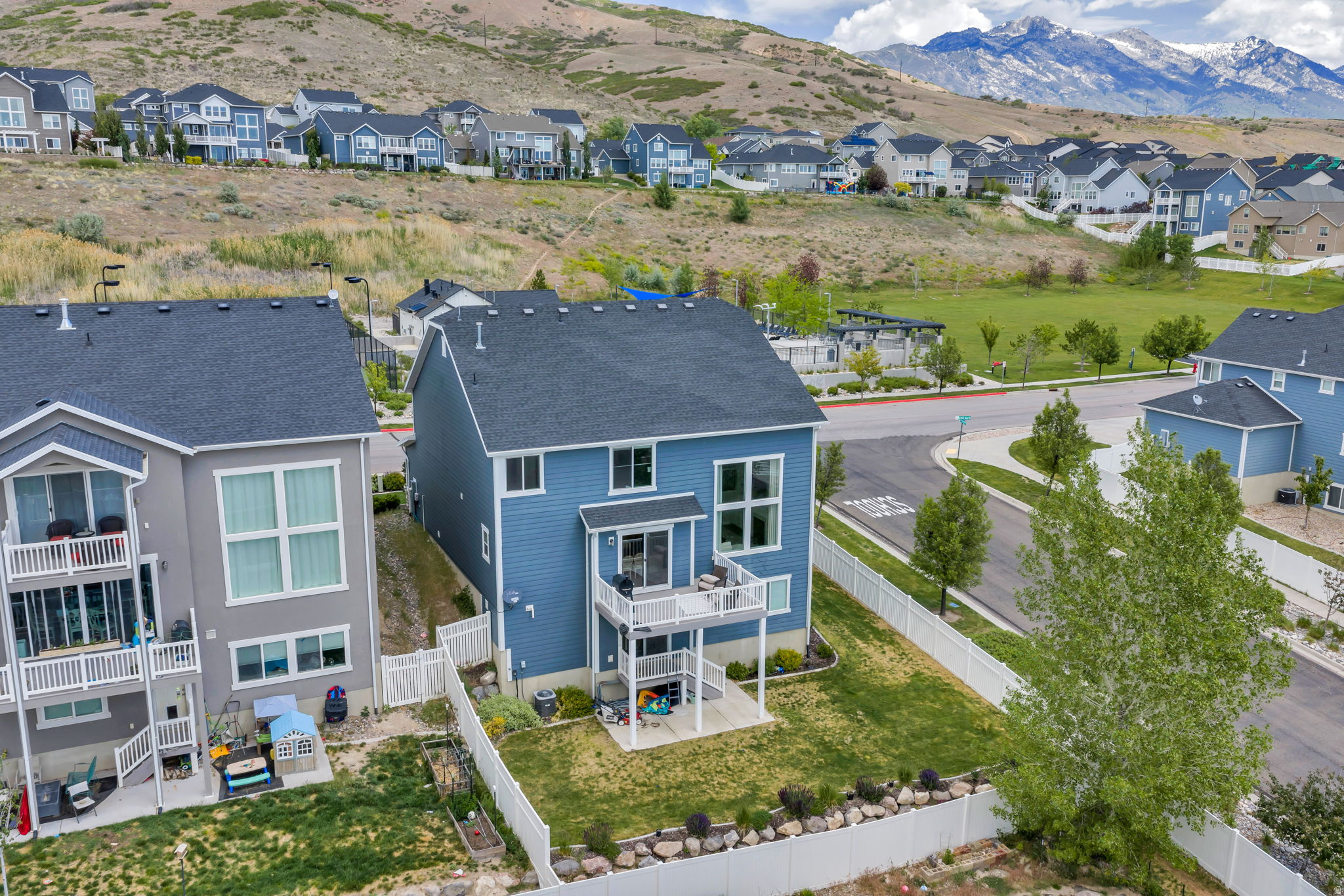 CANYON HILLS - Residential