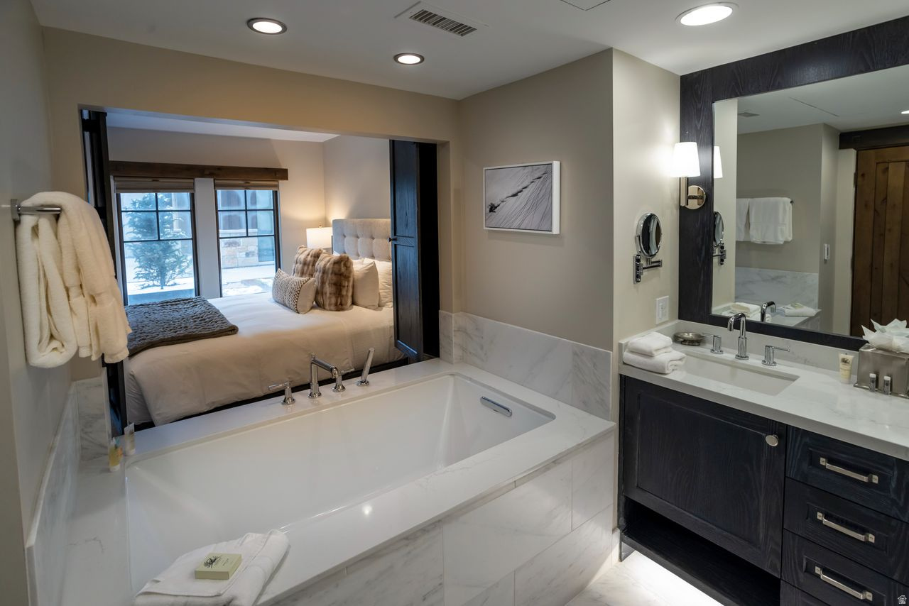 THE RESIDENCES AT THE CHATEAUX - Residential