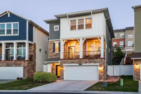 Photo of 994 E DEER ARCH LN, Draper, UT 84020 (MLS # 2149450)