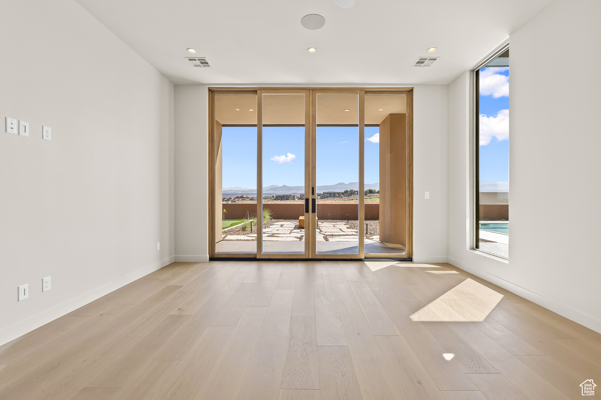 ESTATES AT SAND HOLLOW - Residential