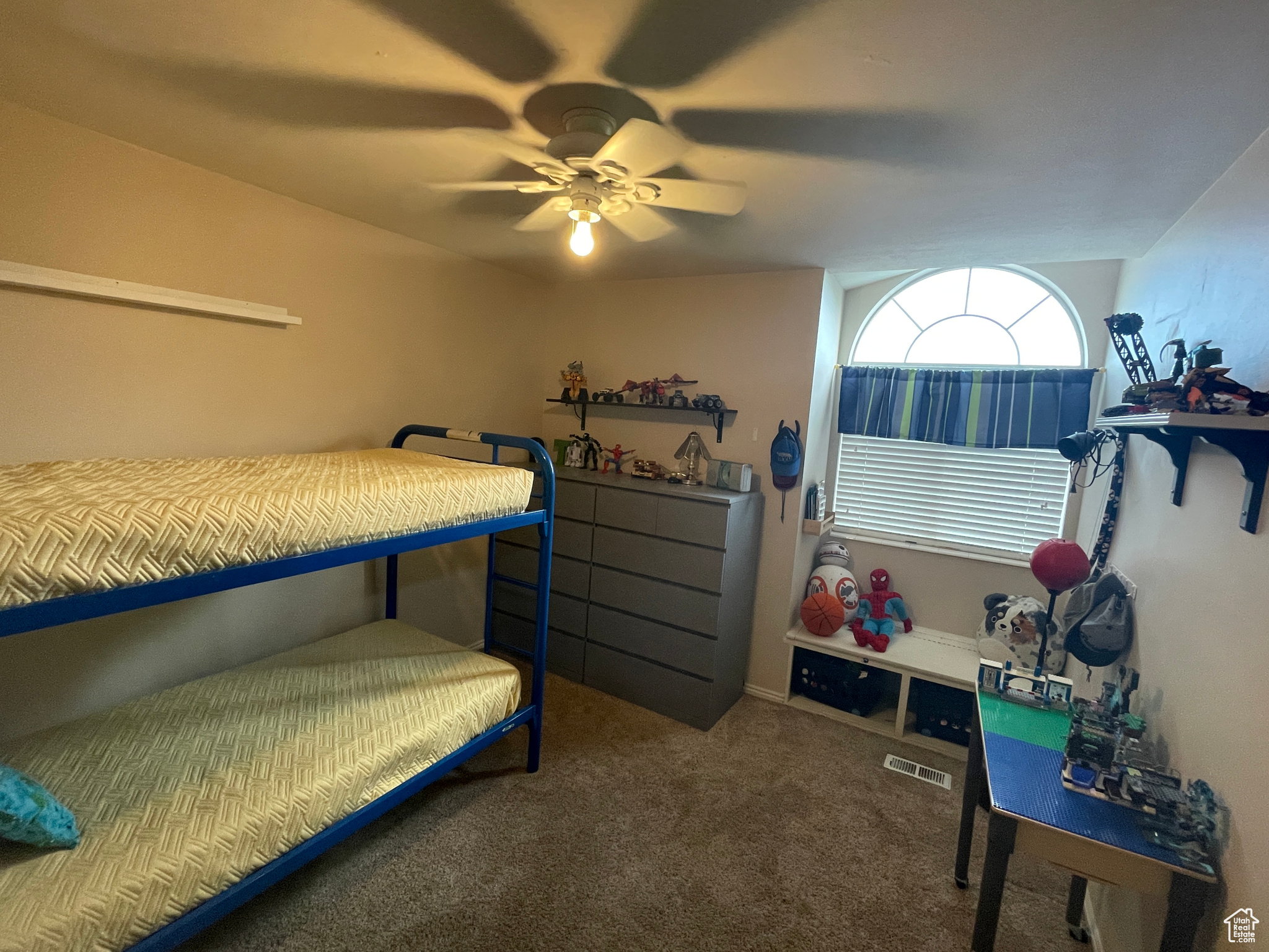 CAPITAL ESTATES - Residential