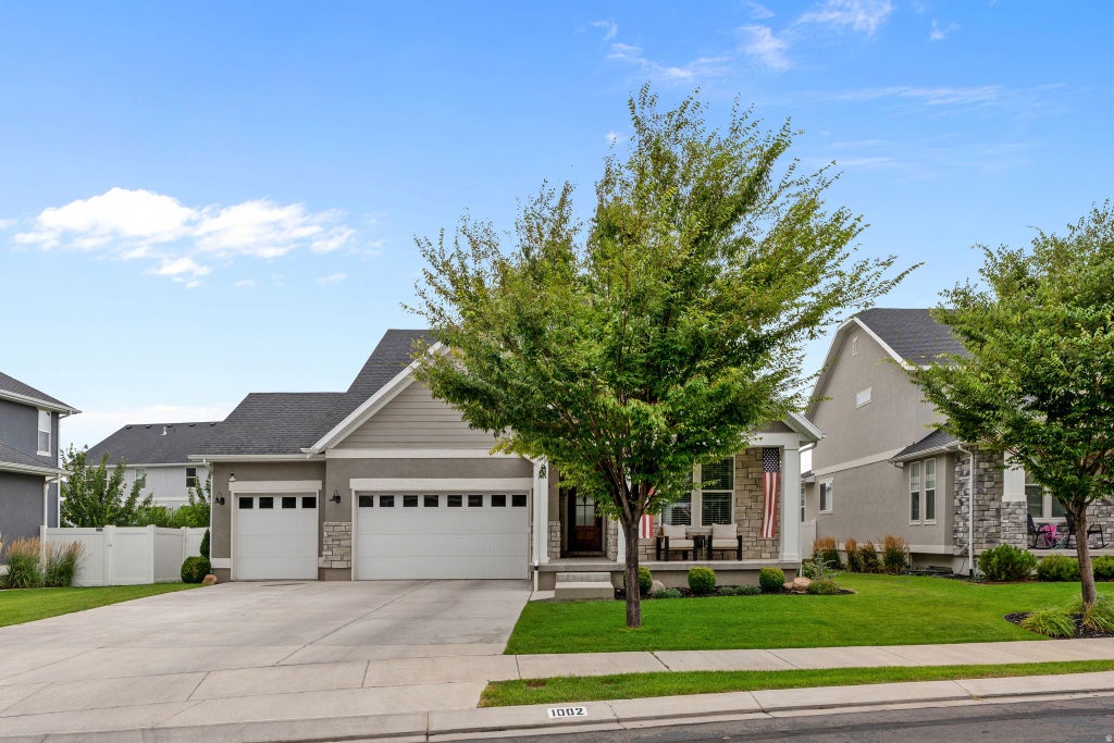 Photo of 1002 S YARROW DR, Mapleton, UT 84664 (MLS # 2175608)