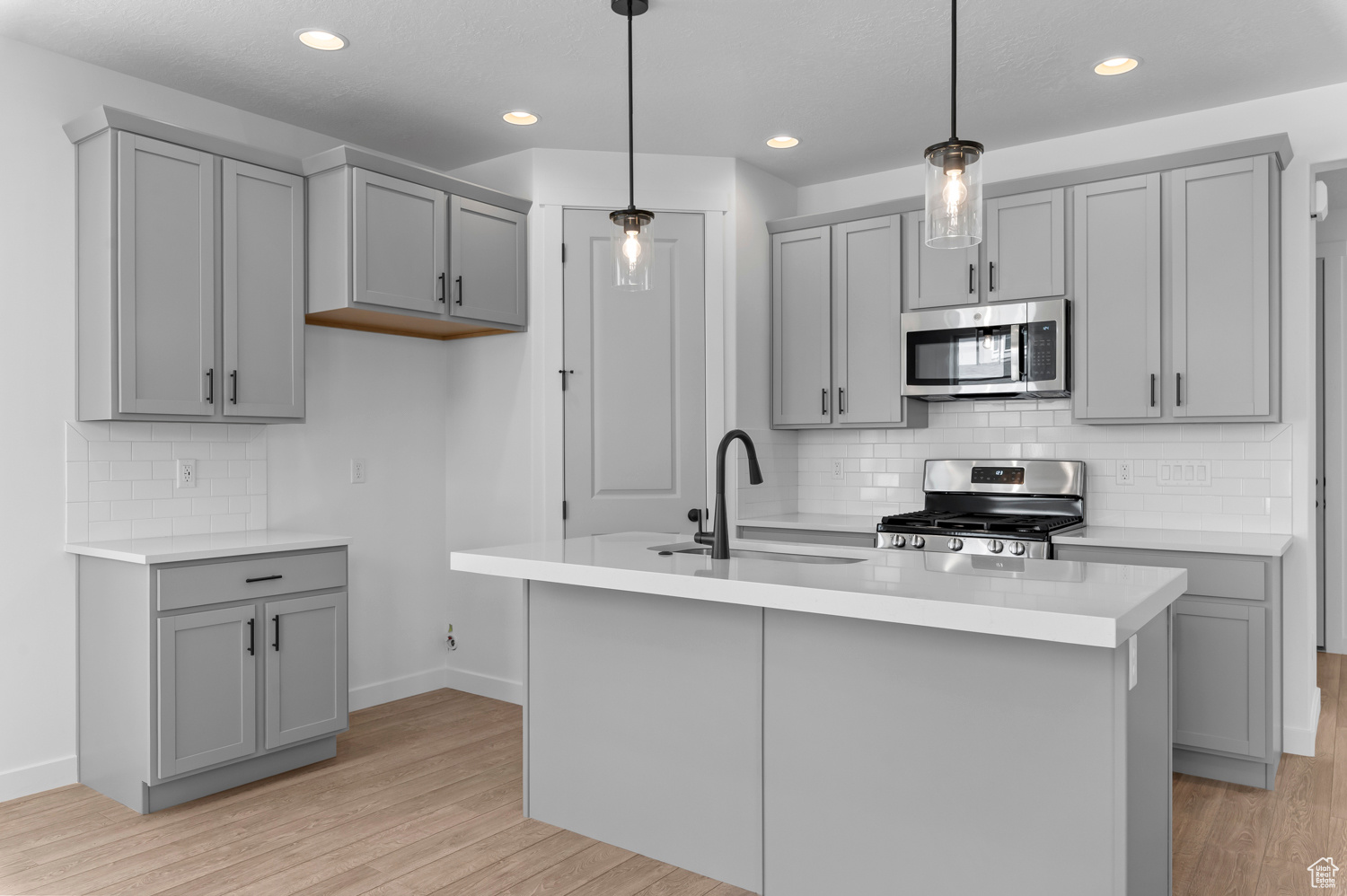 BROADVIEW SHORES COTTAGES 721 - Residential