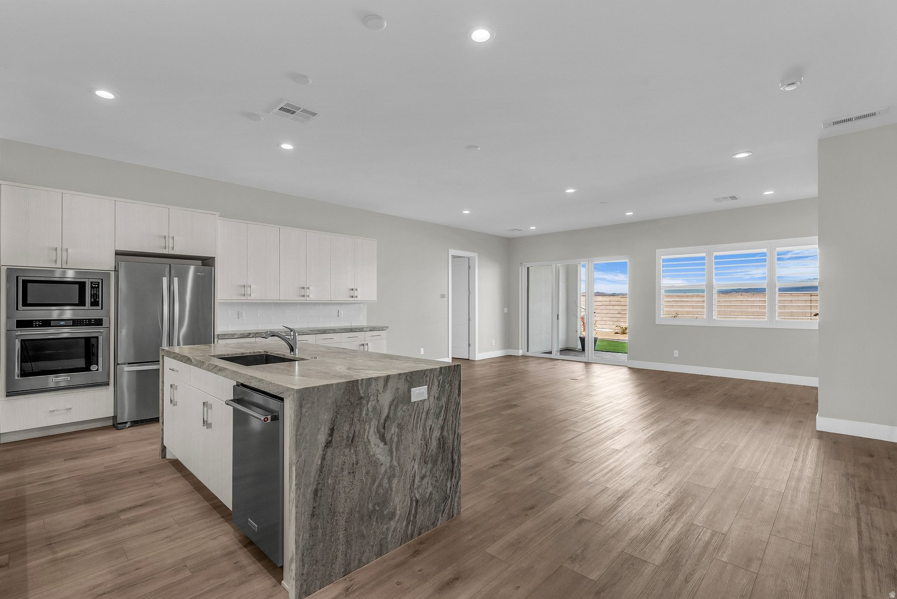 REGENCY DESERT COLOR - Residential