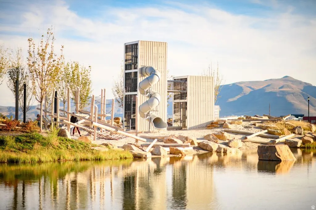 DAYBREAK - Residential