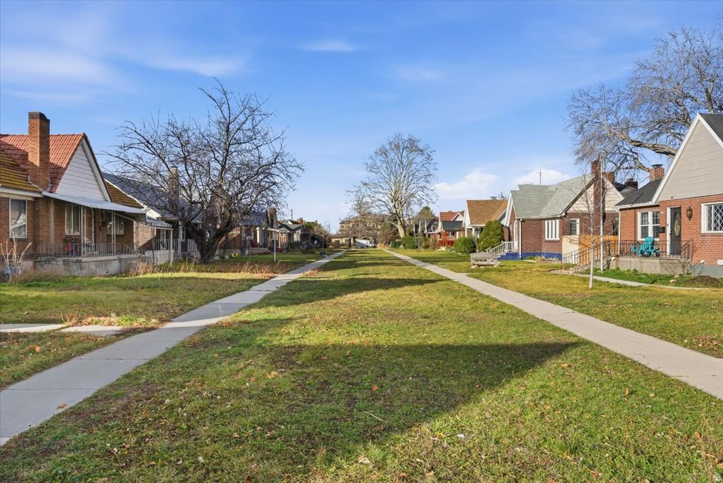 Photo of 45 W BOULEVARD, Salt Lake City, UT 84115 (MLS # 2129823)