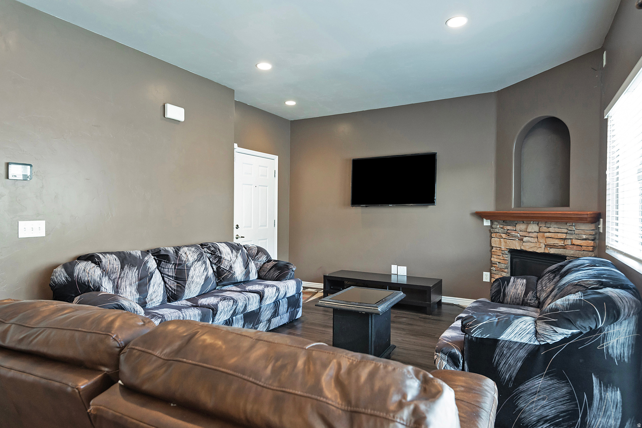 POINTE MEADOWS - Residential