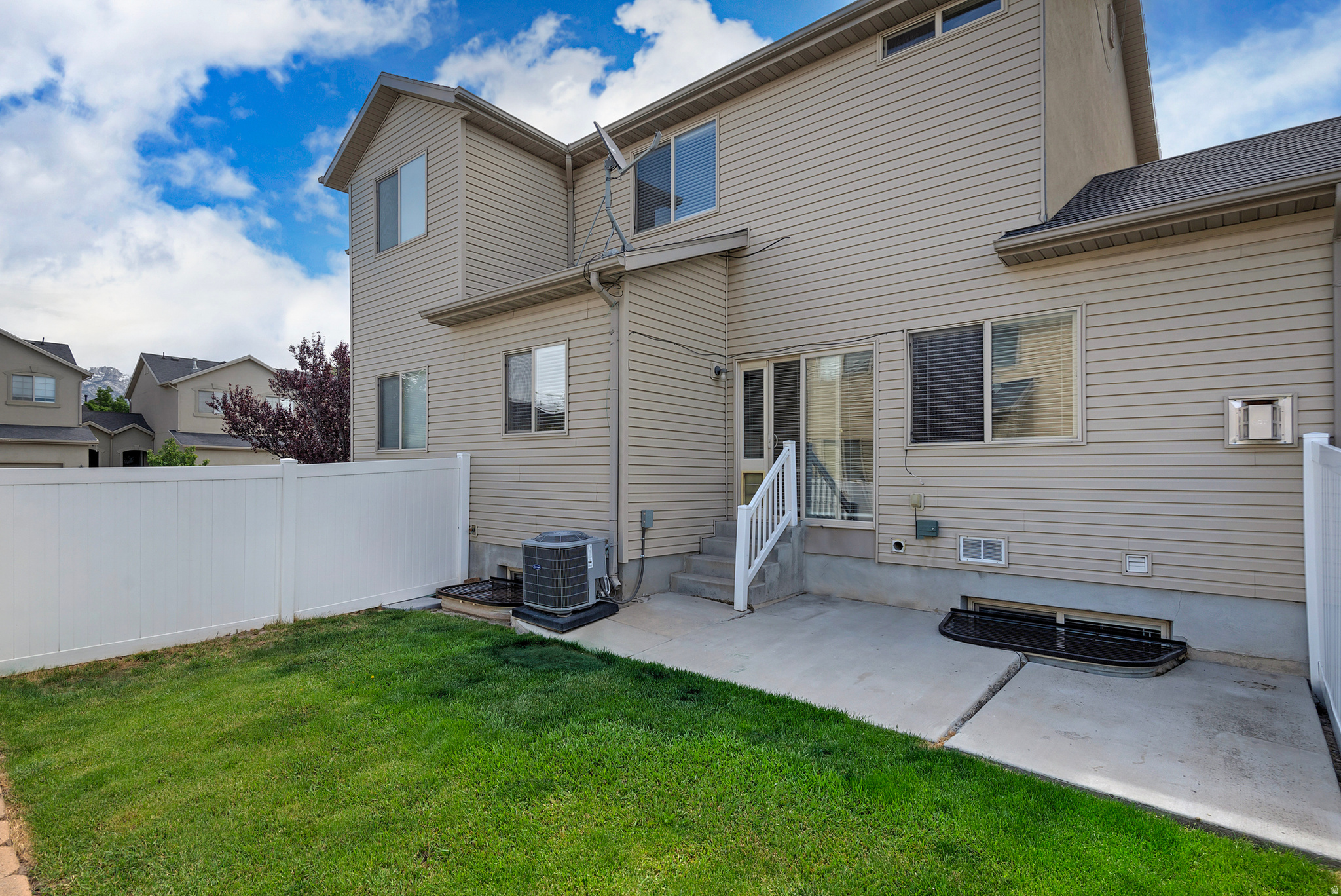 POINTE MEADOWS - Residential