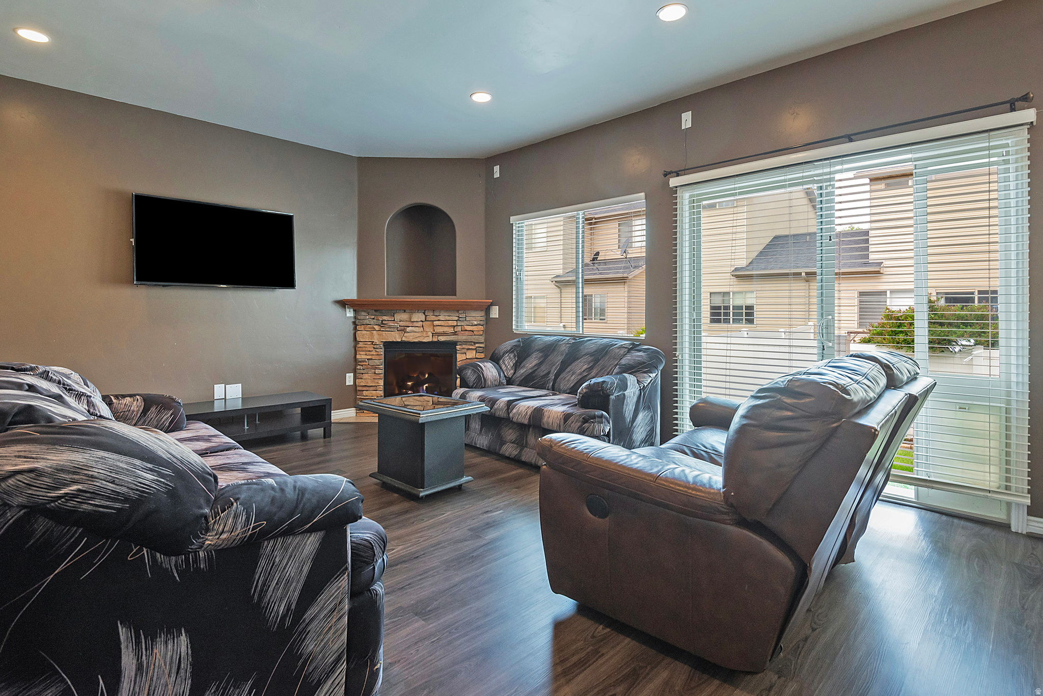 POINTE MEADOWS - Residential
