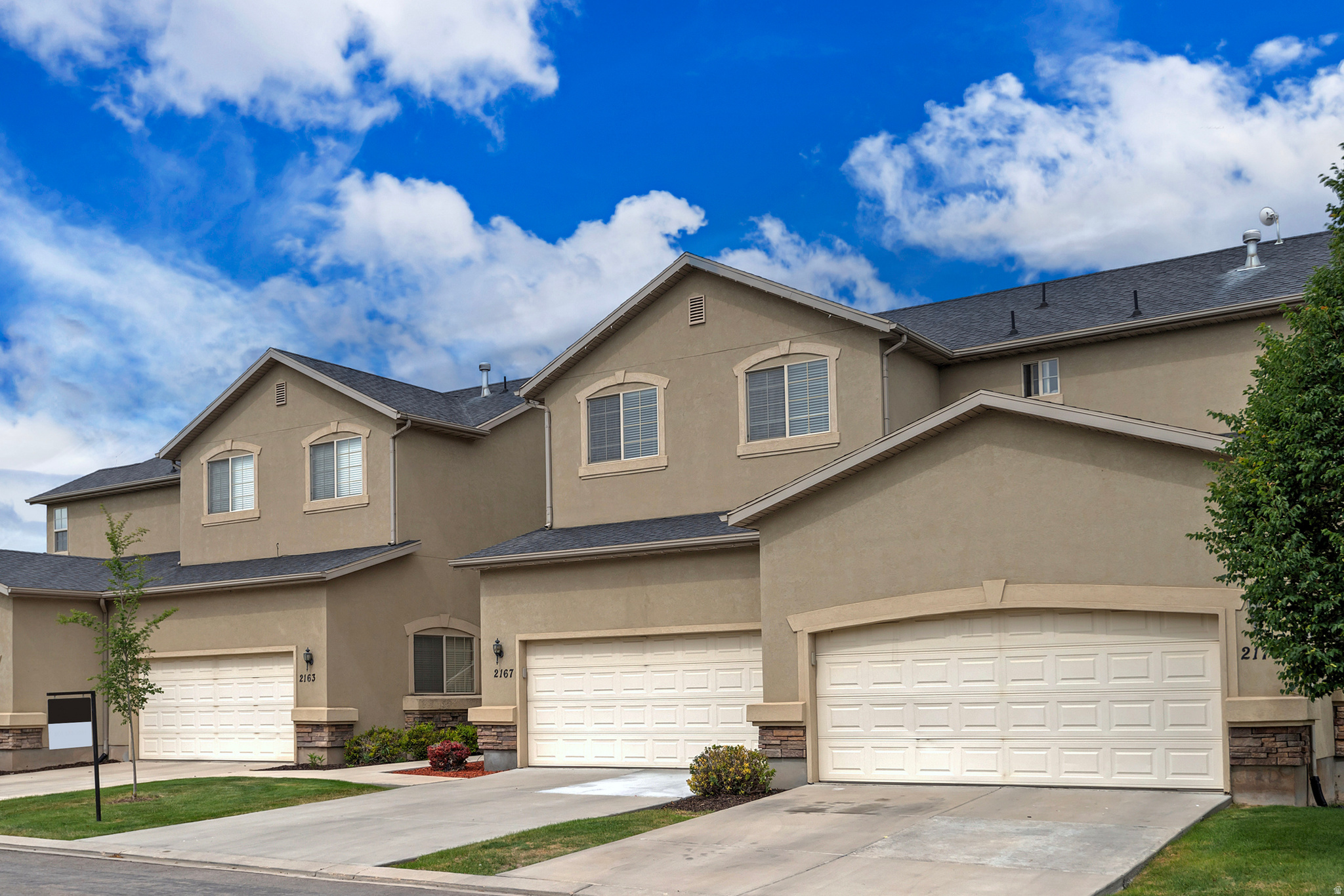 POINTE MEADOWS - Residential