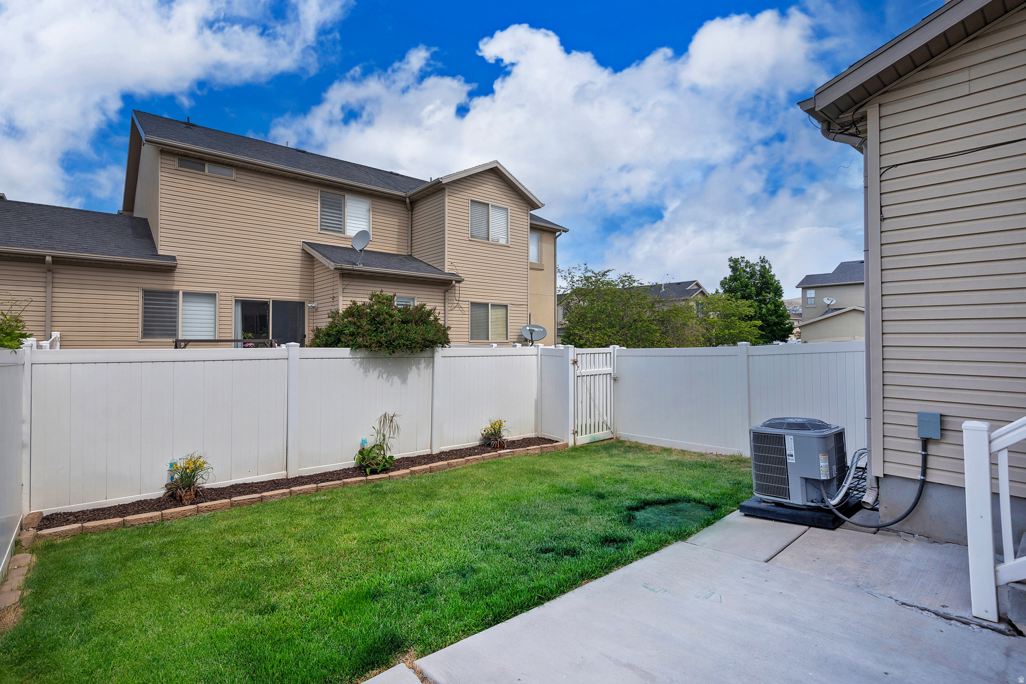 POINTE MEADOWS - Residential
