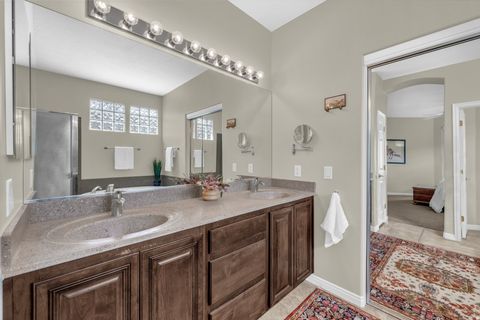 Tiny photo for 2194 E SILVER STONE WAY, Washington, UT 84780 (MLS # 2136895)