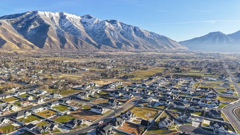 Tiny photo for 667 N 550 W, Mapleton, UT 84664 (MLS # 2126688)