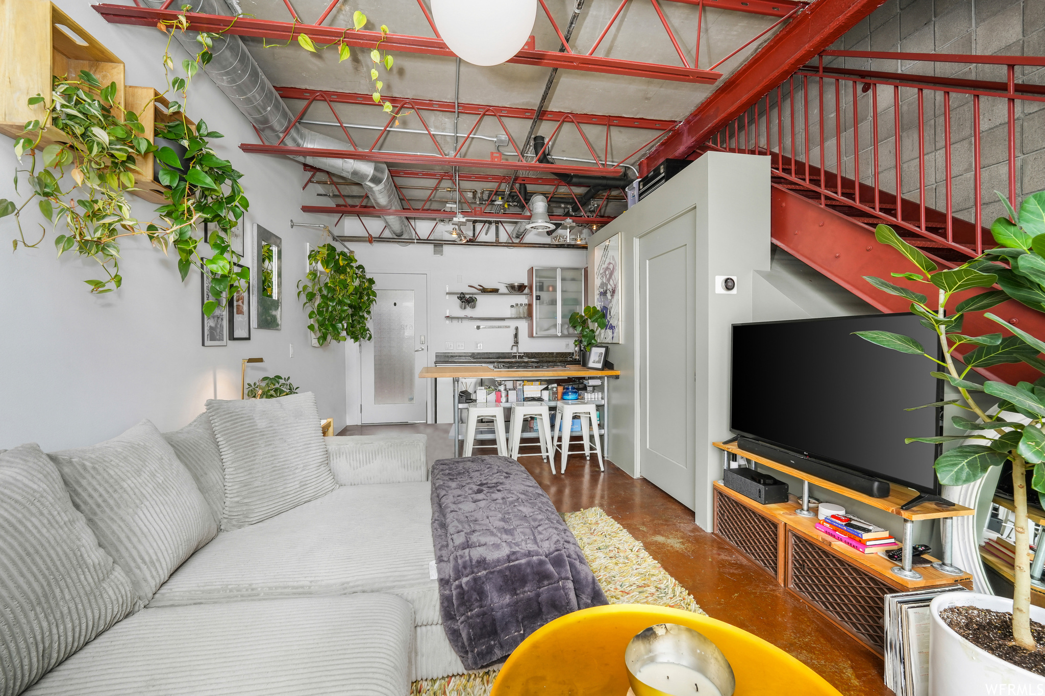 BROADWAY PARK LOFTS - Residential