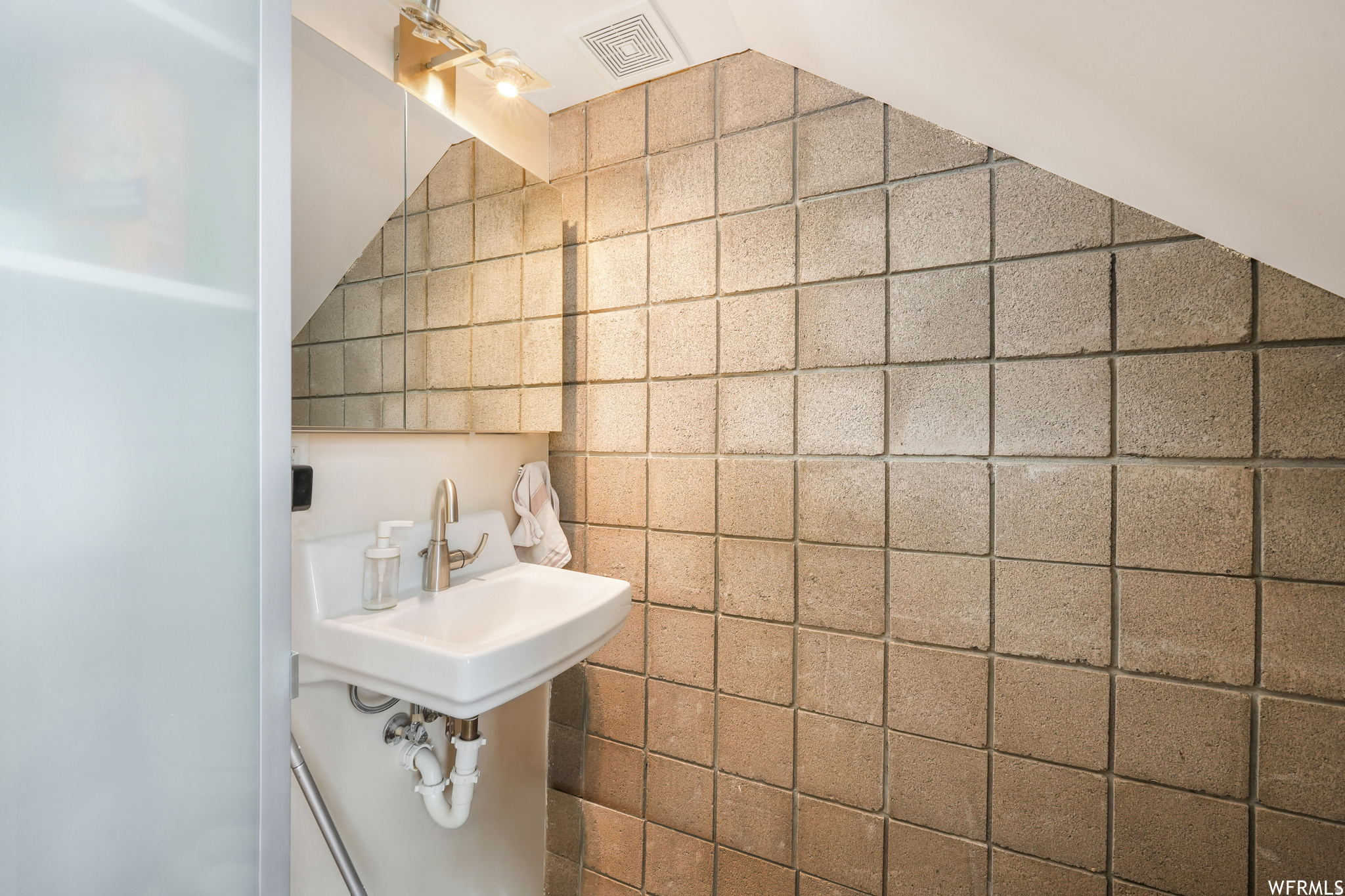 BROADWAY PARK LOFTS - Residential