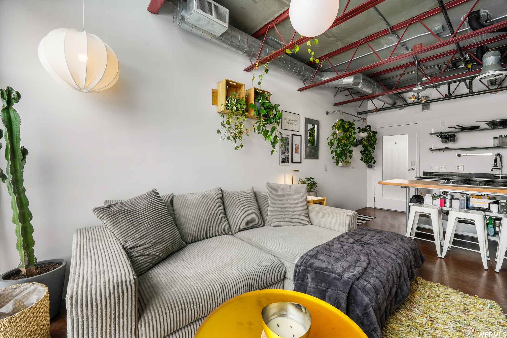 BROADWAY PARK LOFTS - Residential