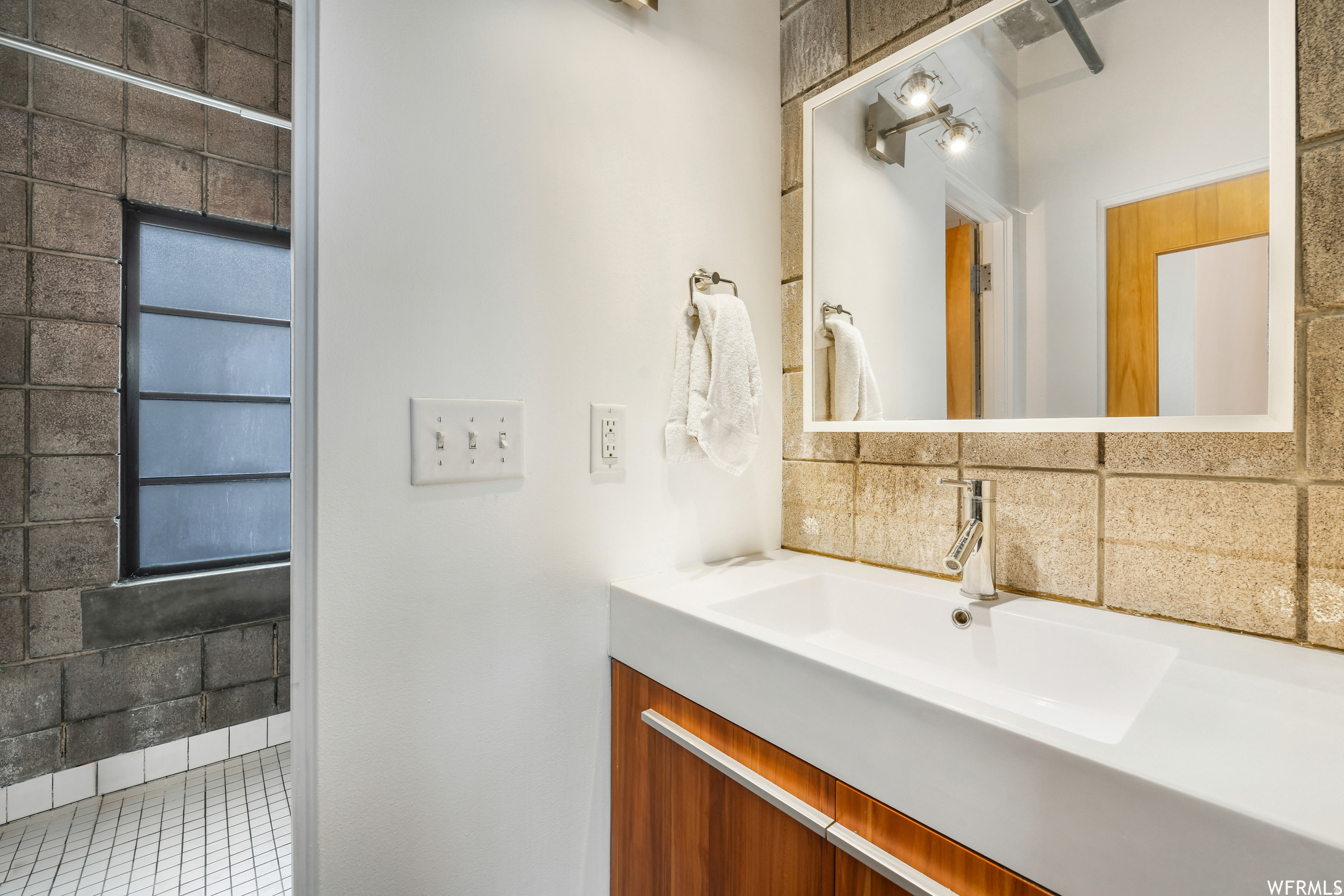 BROADWAY PARK LOFTS - Residential