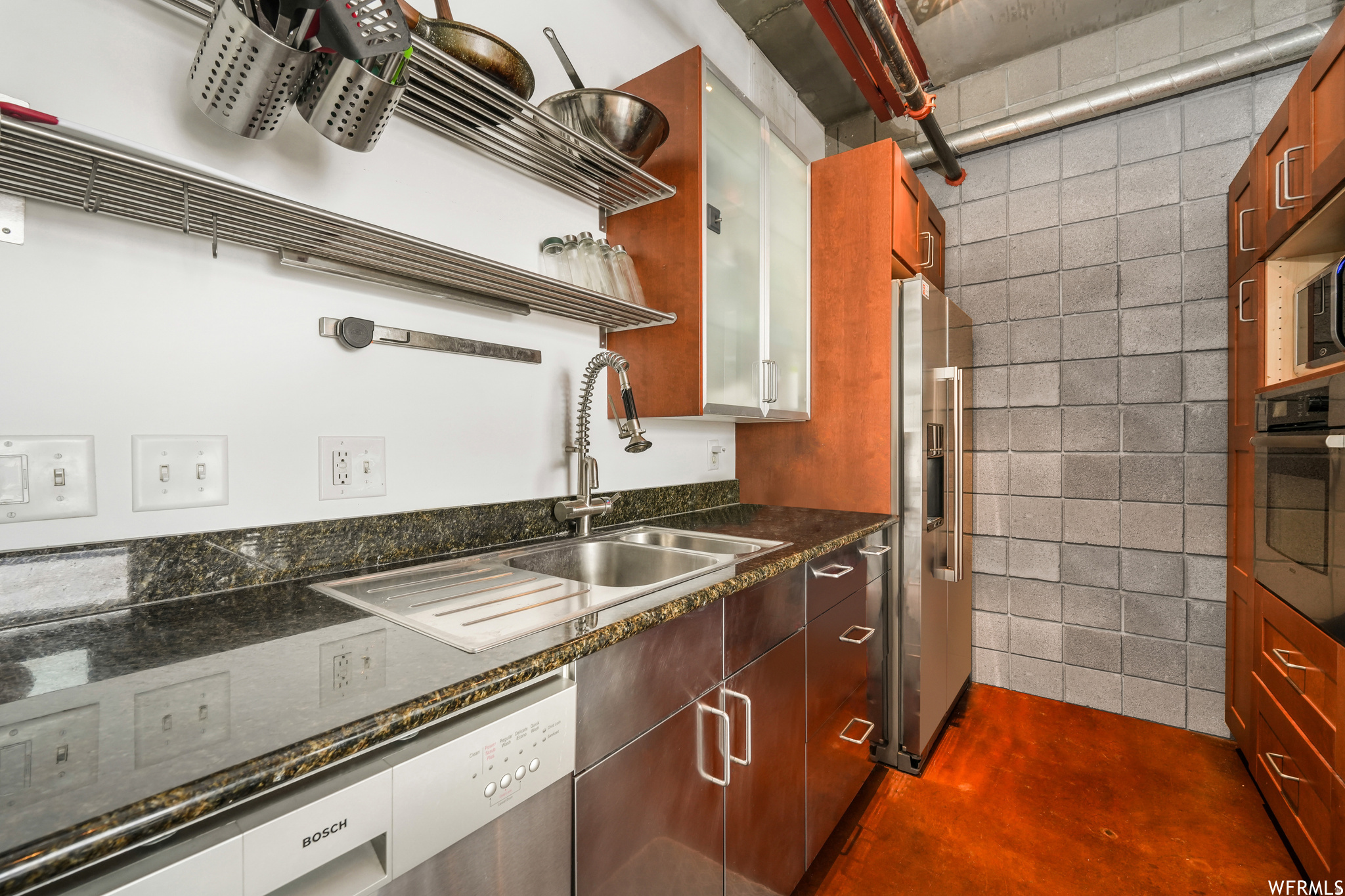 BROADWAY PARK LOFTS - Residential