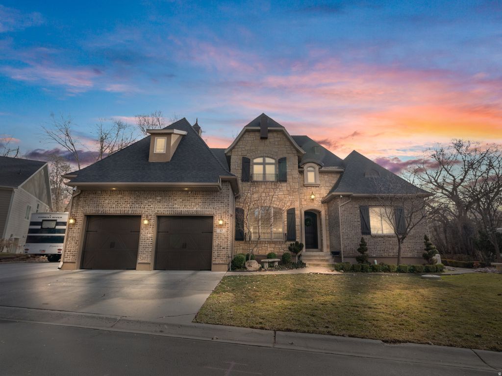 Photo of 57 W GROVE CREEK CIR, Farmington, UT 84025 (MLS # 2137866)