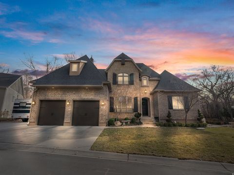 Photo of 57 W GROVE CREEK CIR, Farmington, UT 84025 (MLS # 2137866)