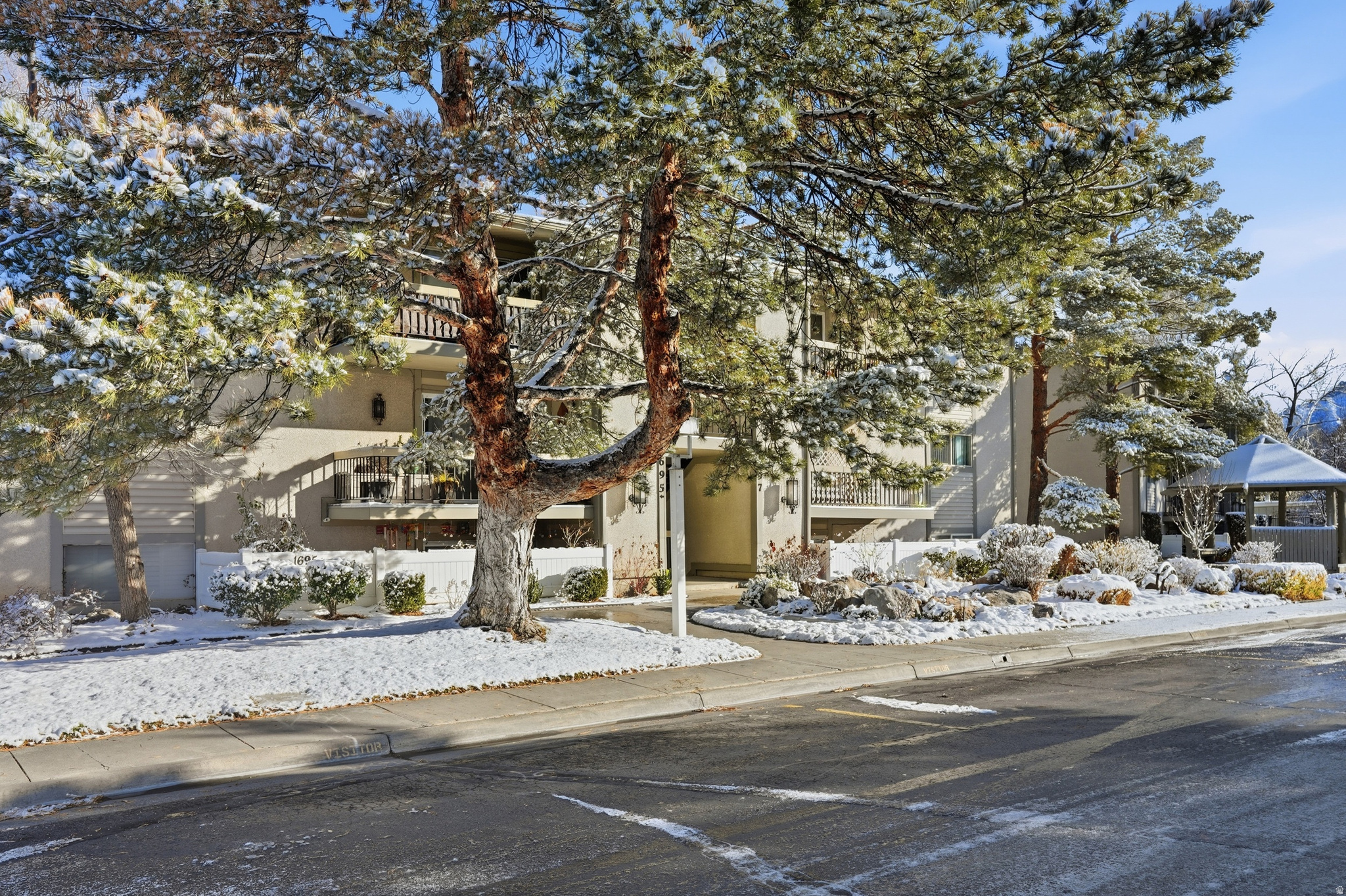 WOODBRIDGE CONDM - Residential