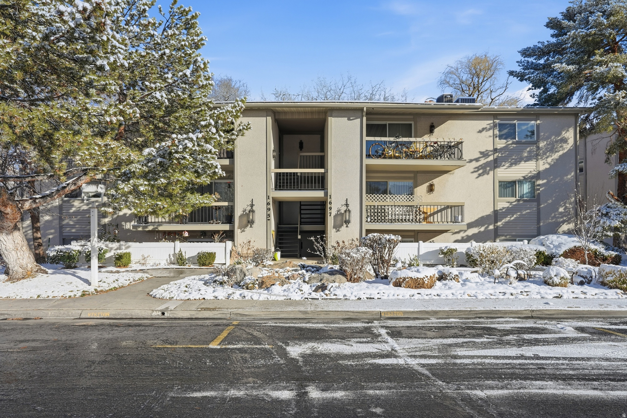 WOODBRIDGE CONDM - Residential