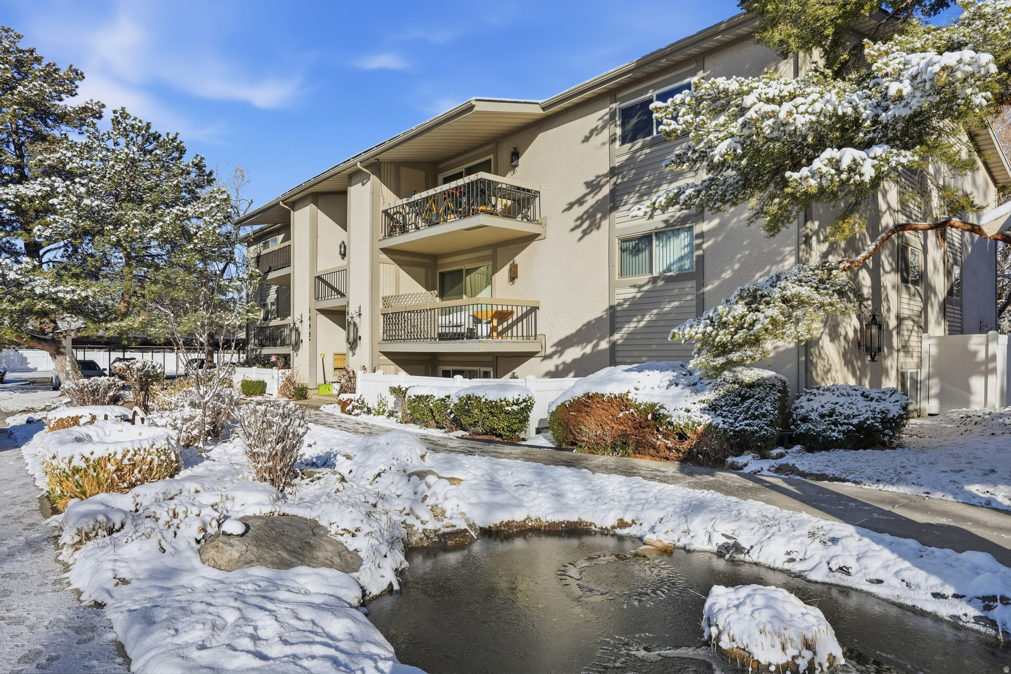 WOODBRIDGE CONDM - Residential