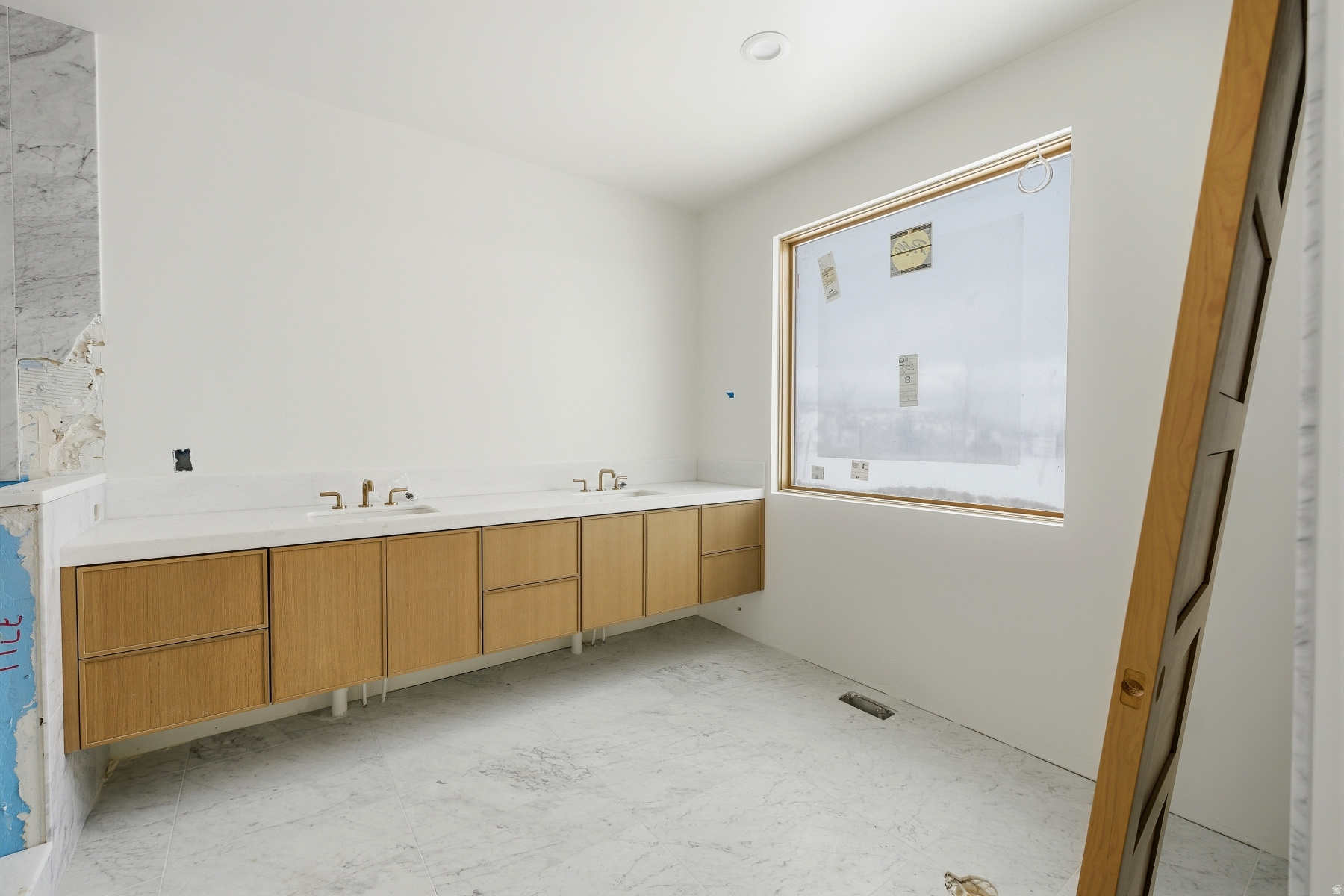 HAWKS PASS - Residential