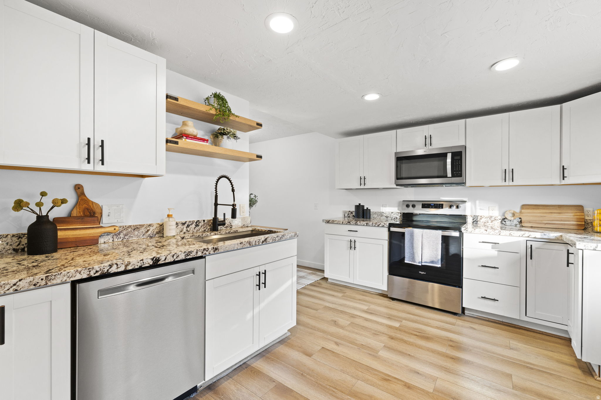 BELMONT TERR - Residential