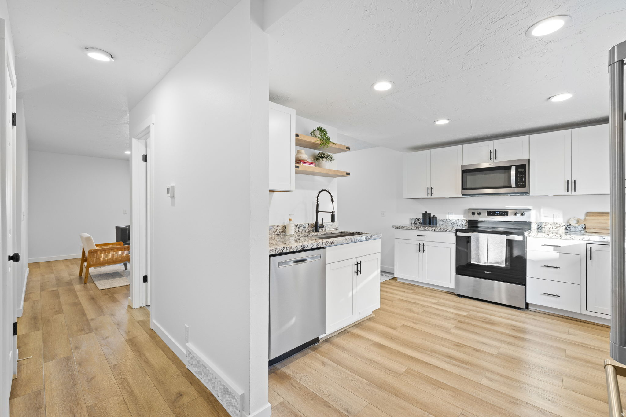 BELMONT TERR - Residential