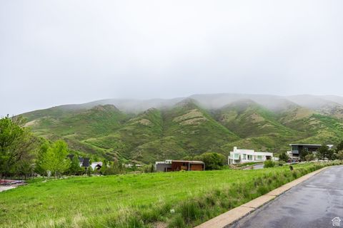 Tiny photo for 326 S MARYFIELD DR #404, Salt Lake City, UT 84108 (MLS # 2085322)