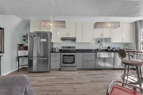 Tiny photo for 600 E 3990 S, Murray, UT 84107 (MLS # 2144973)