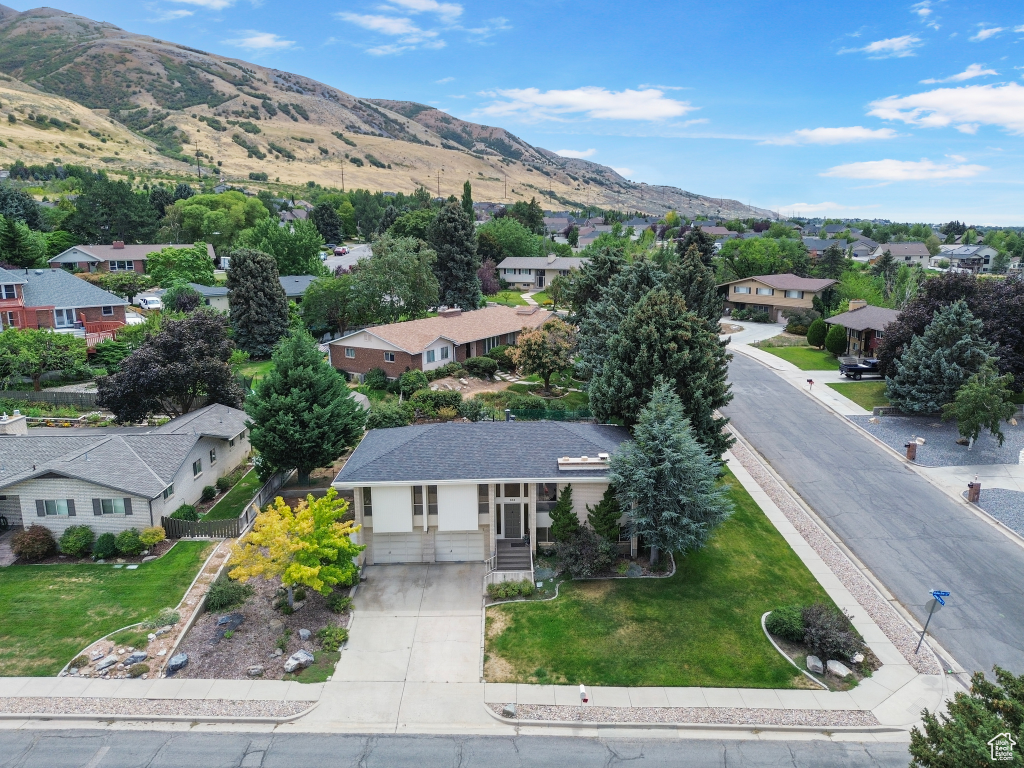 134 SKYLINE DR