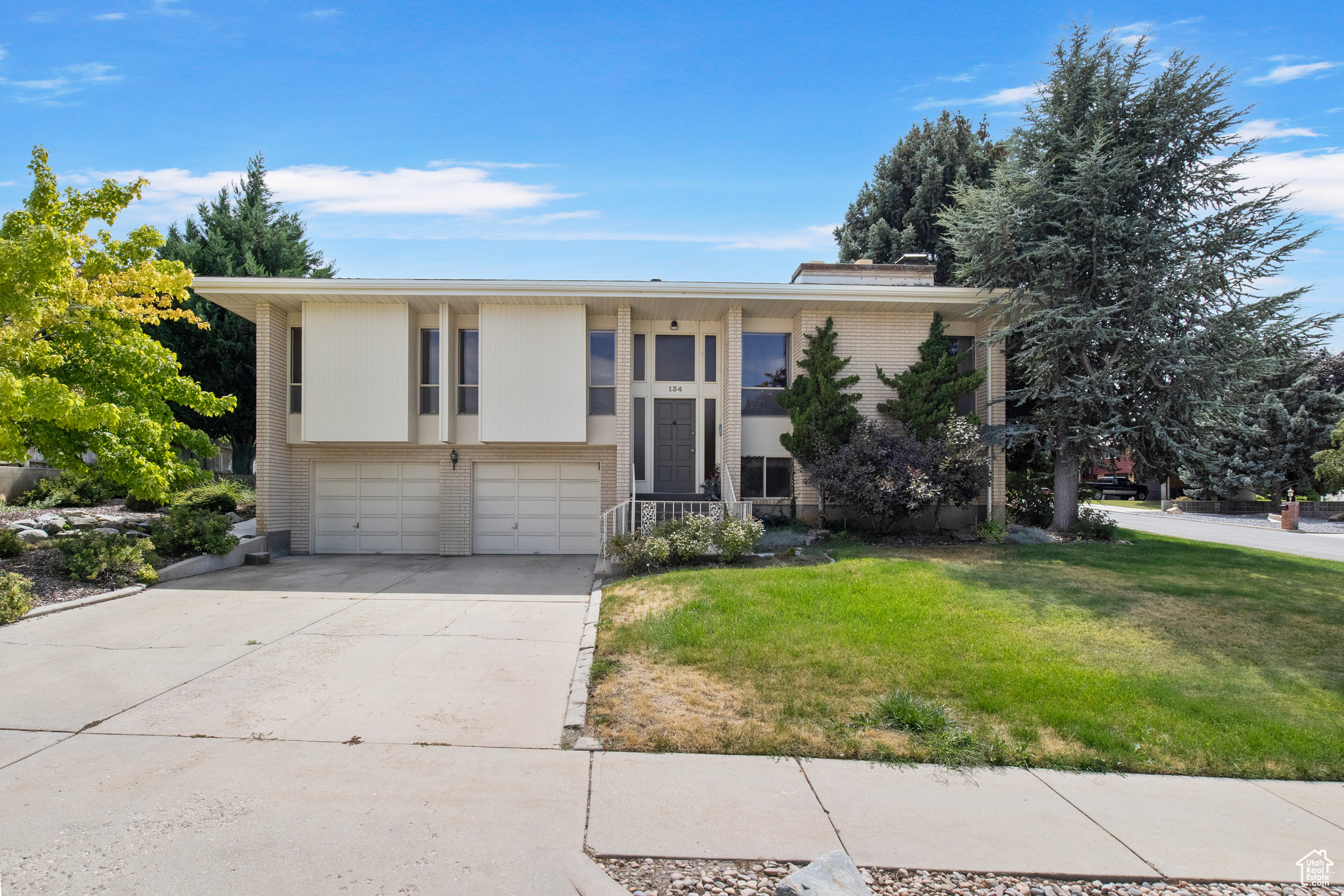 134 SKYLINE DR