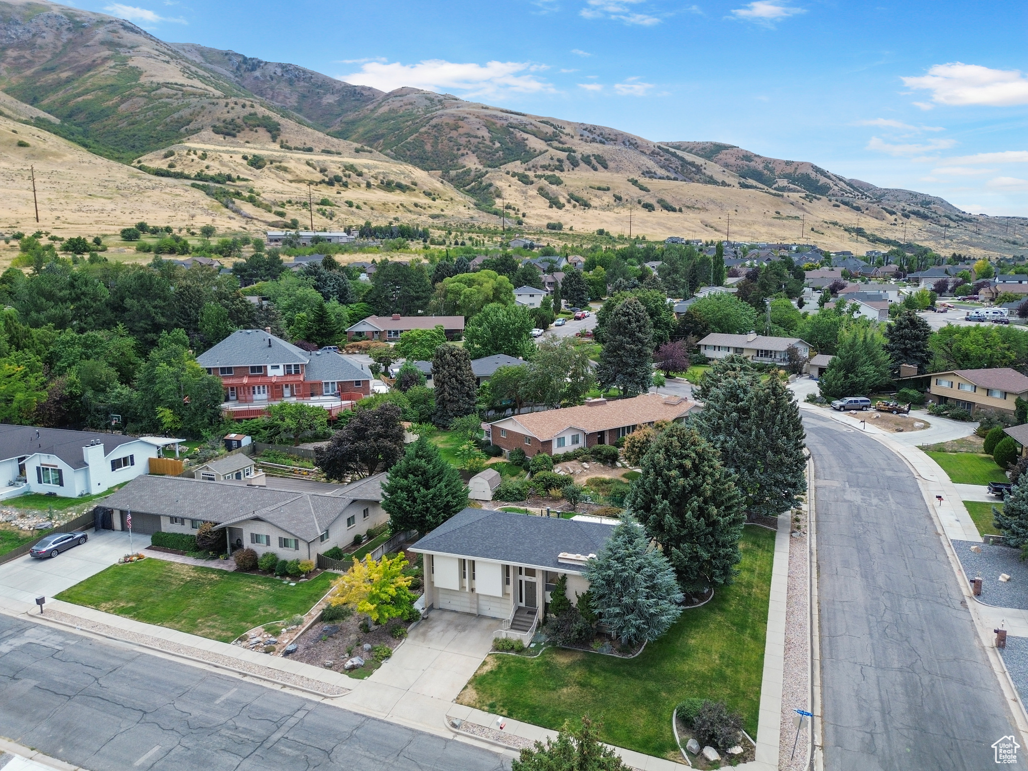 134 SKYLINE DR