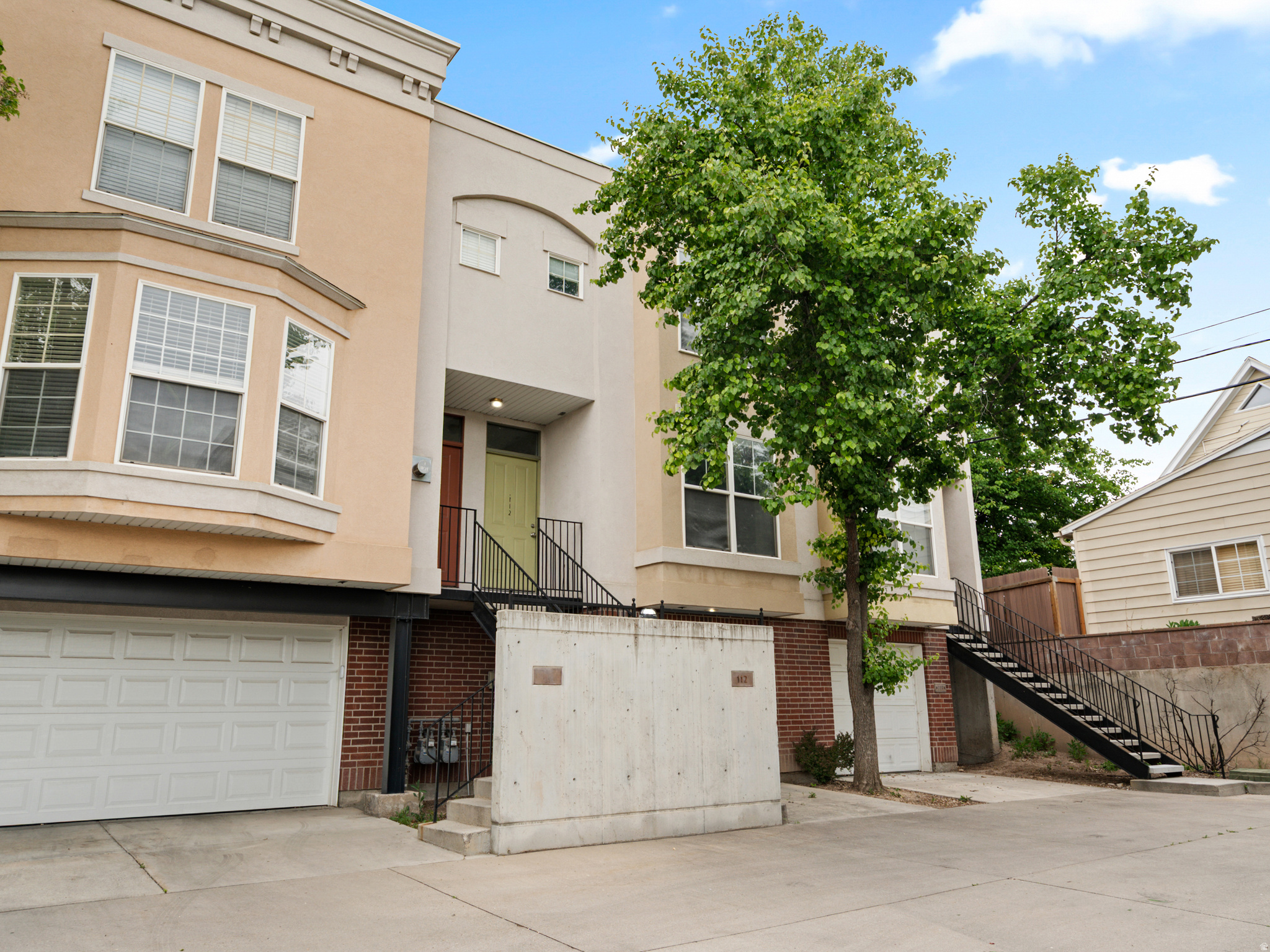 STANFORD COURT - Residential