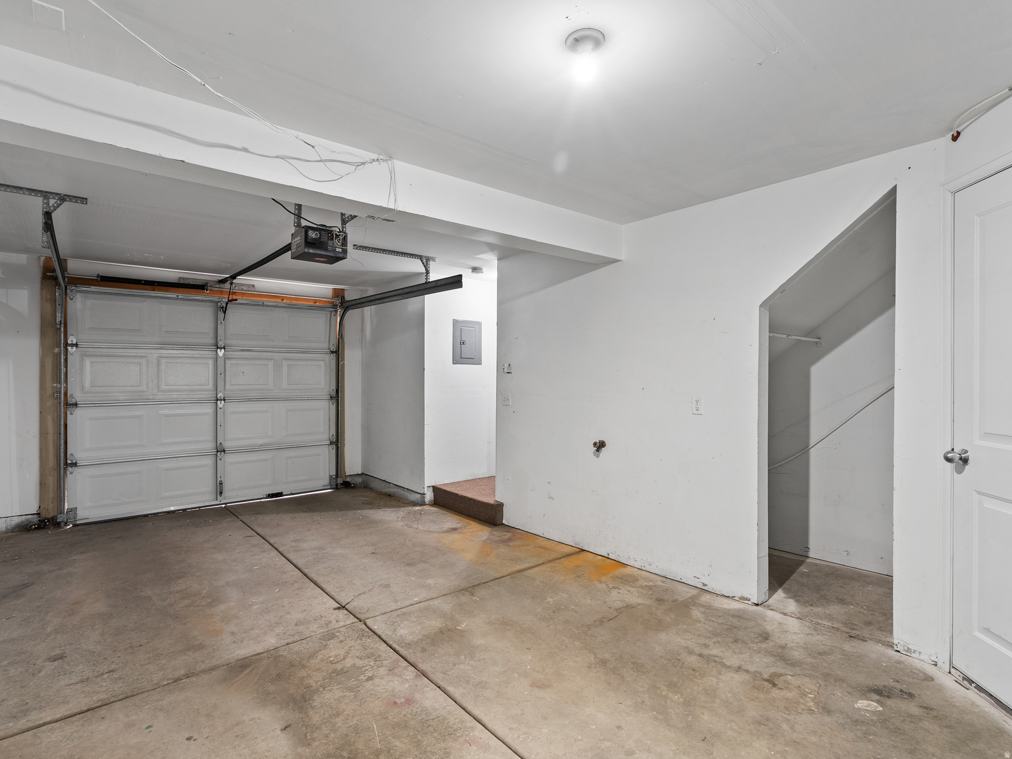 STANFORD COURT - Residential