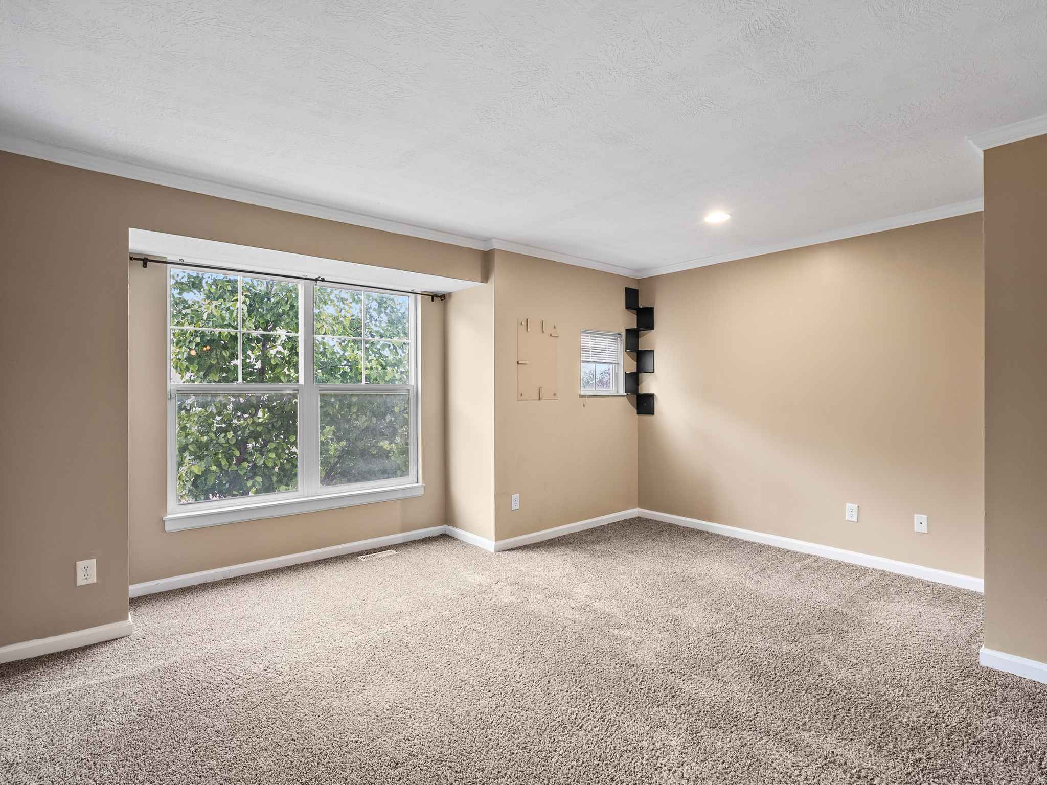 STANFORD COURT - Residential
