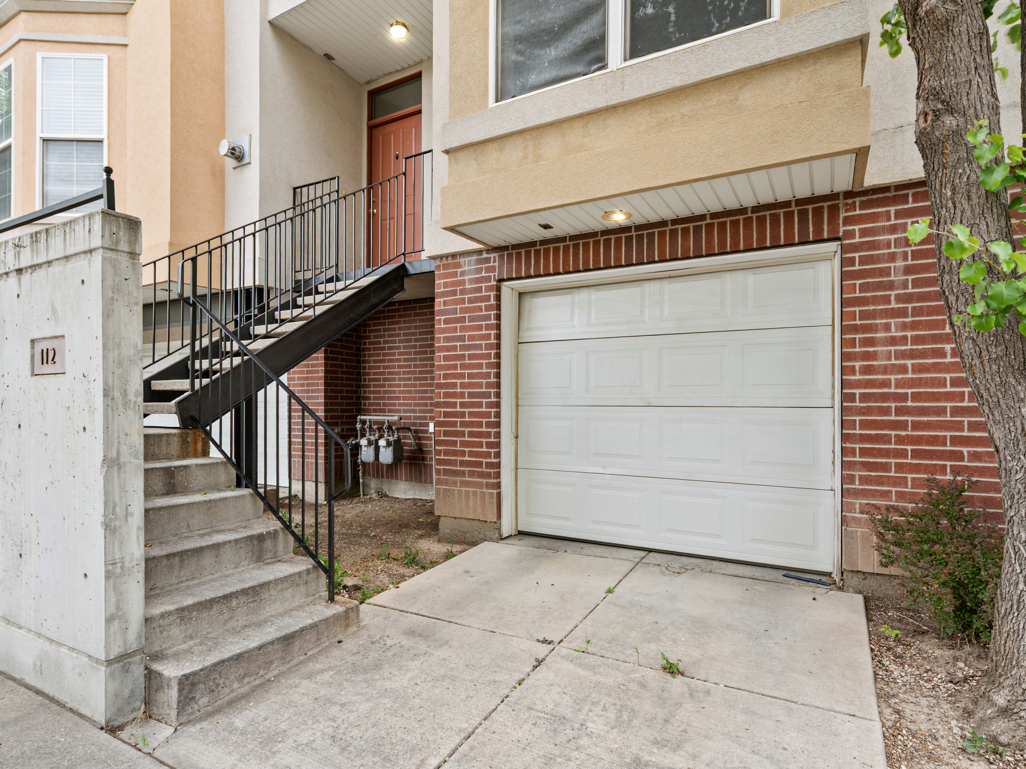 STANFORD COURT - Residential