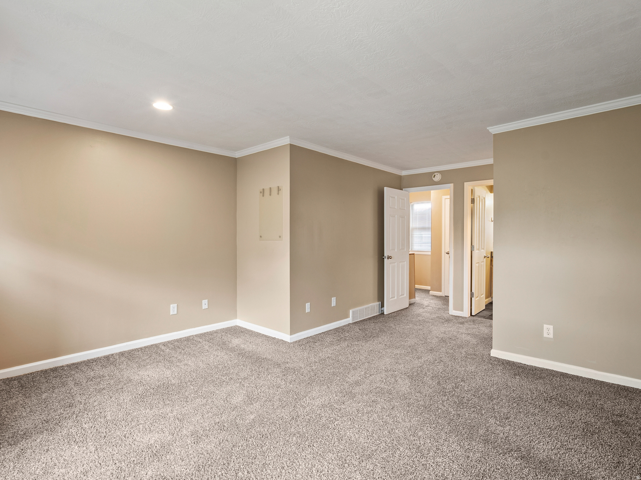 STANFORD COURT - Residential