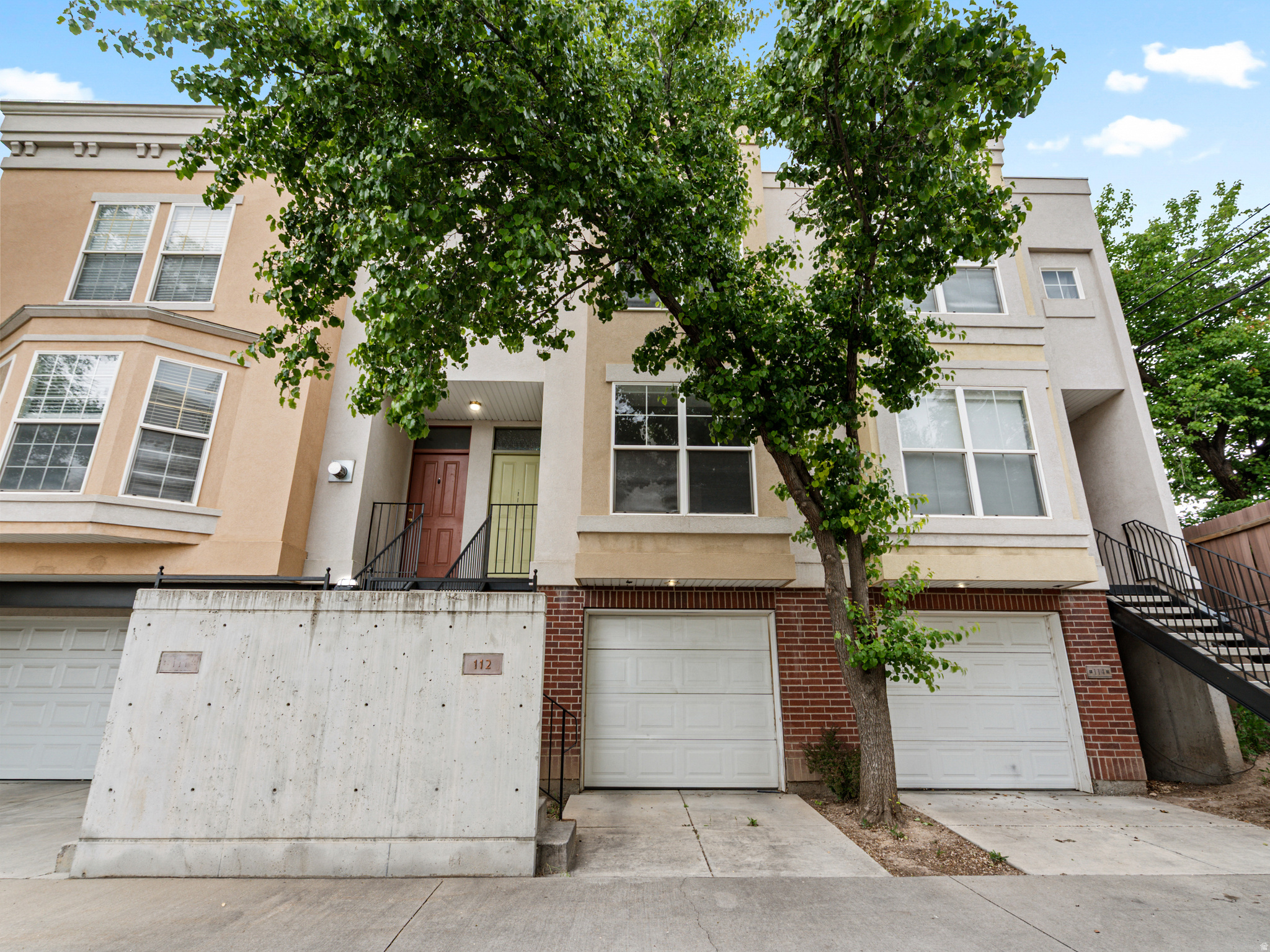 STANFORD COURT - Residential