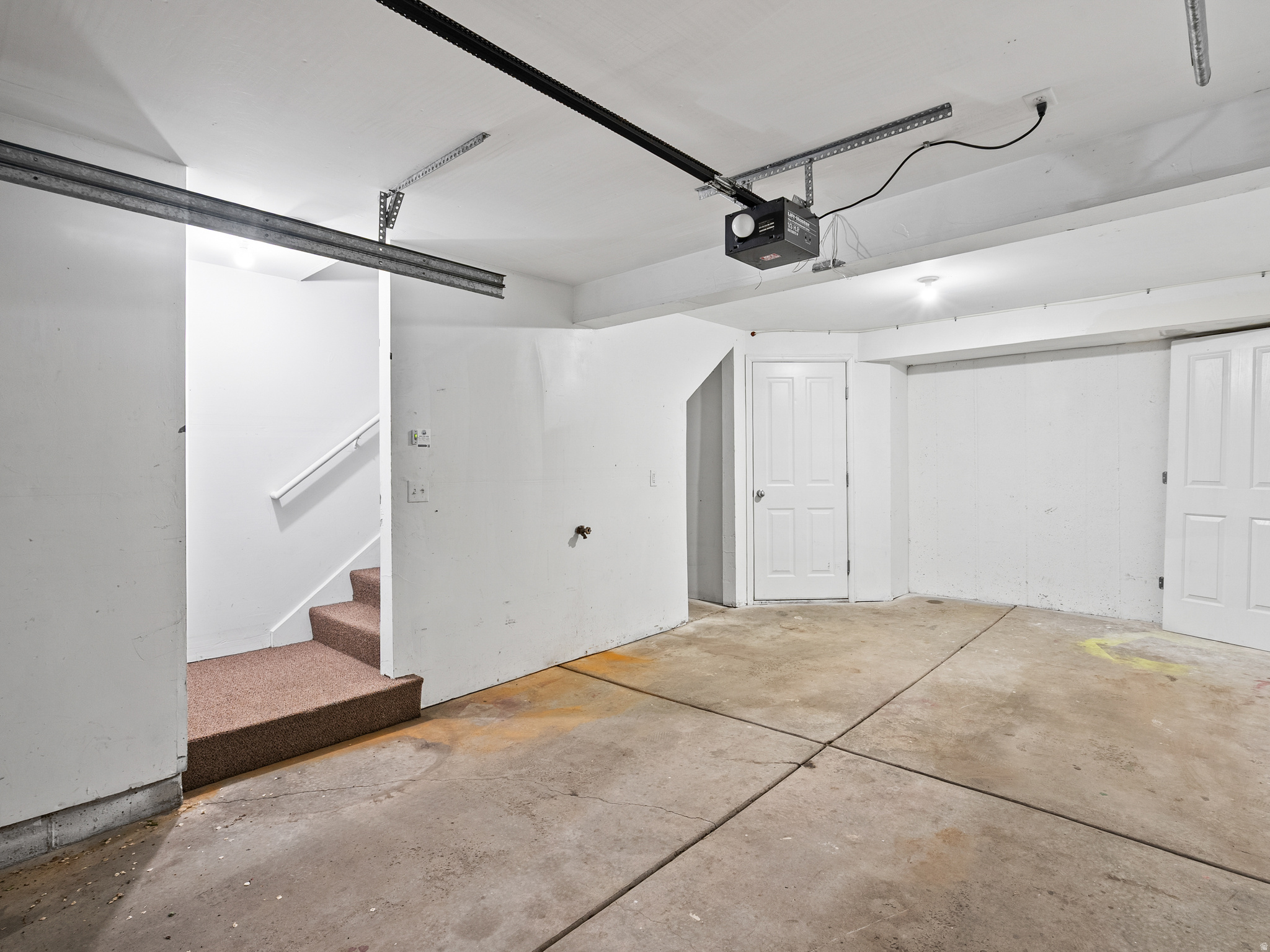 STANFORD COURT - Residential