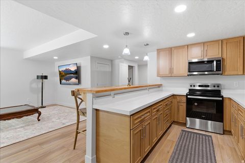 Tiny photo for 1306 E TALBOT DR, Kaysville, UT 84037 (MLS # 2150846)