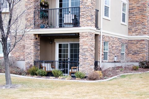 Photo of 208 E SPENCER PEAK WAY S #E2, Draper, UT 84020 (MLS # 2142980)