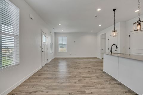 Tiny photo for 6718 W 11800 S, South Jordan, UT 84009 (MLS # 2130621)