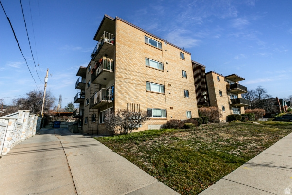 DEVILLE CLIFF CONDO - Residential